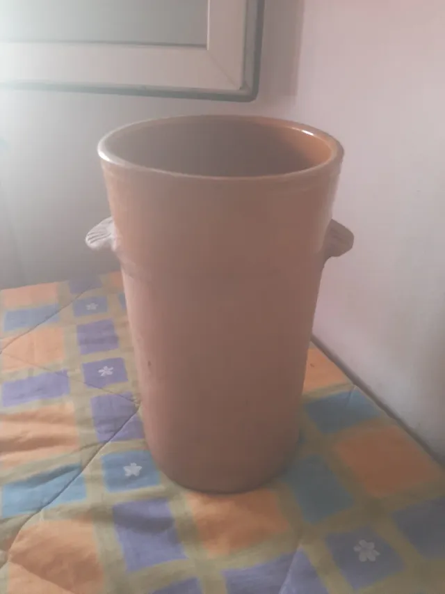 Jarrón de terracota con asas