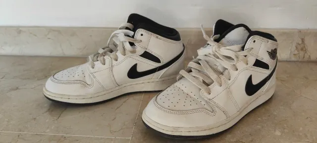 Zapatillas Air Jordan Blancas y Negras