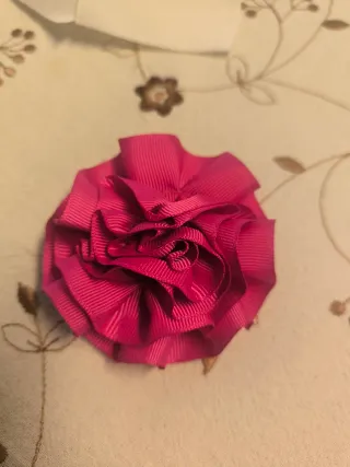 Laços de cabelo em madeira