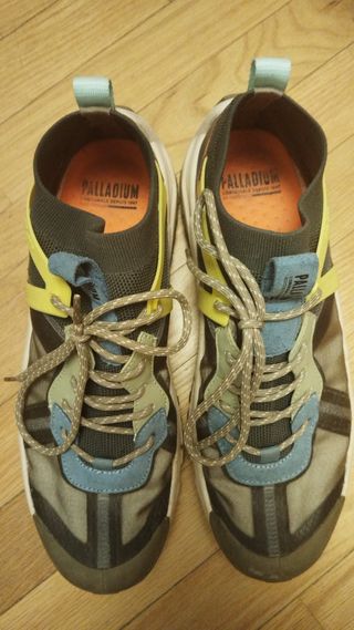 Zapatillas Palladium grises y verdes