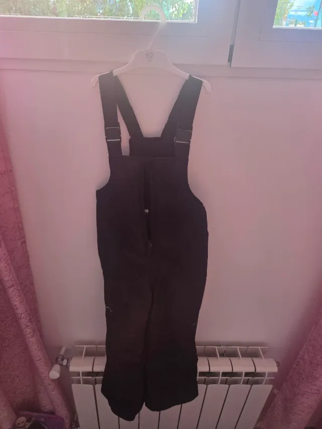 Mono de nieve negro de 4 a 6 años 110/116