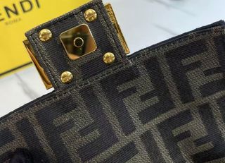 Bolso baguette de Fendi con estampado clásico