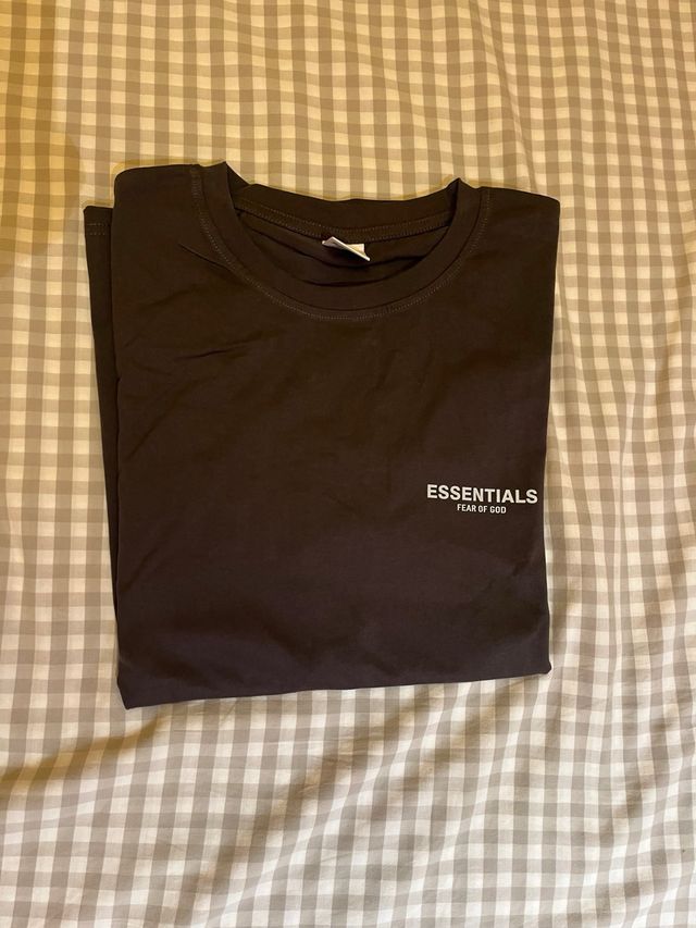 Camiseta Essentials Gris