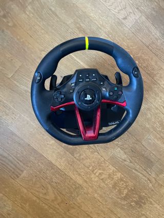 Volante y pedales Hori PS4