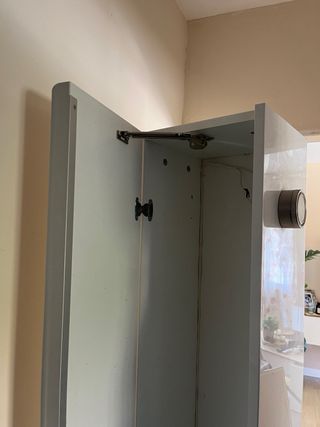 Mueble colgante con luz