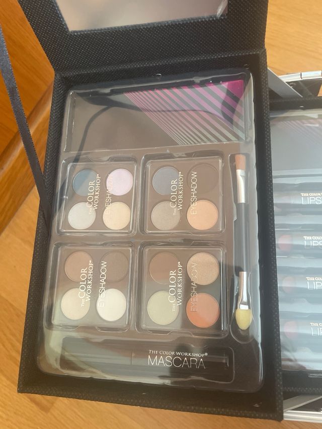 Maletín de maquillaje plateado