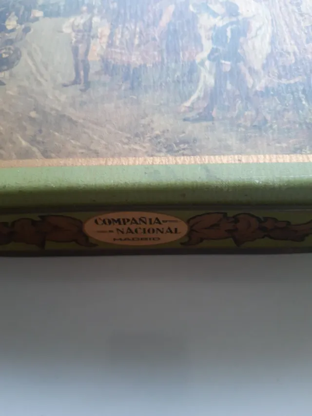 Caja antigua de chocolates vintage