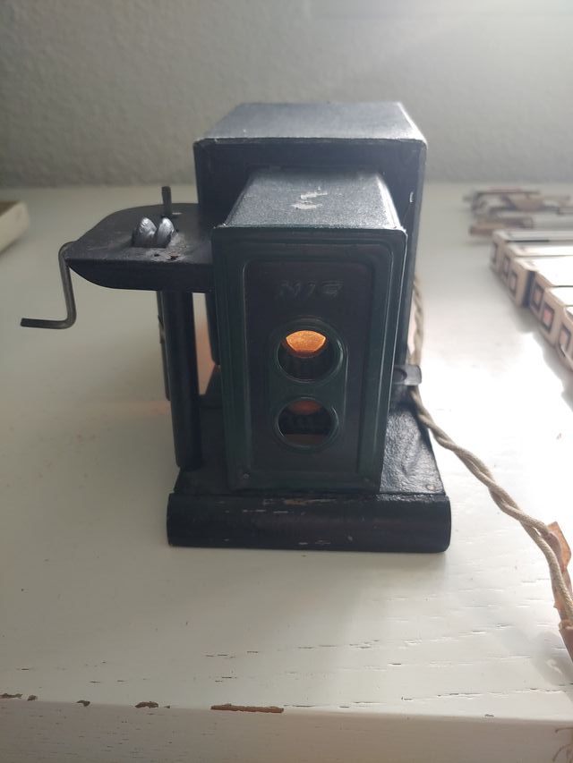 Proyector de películas antiguo Nic con peliculas.