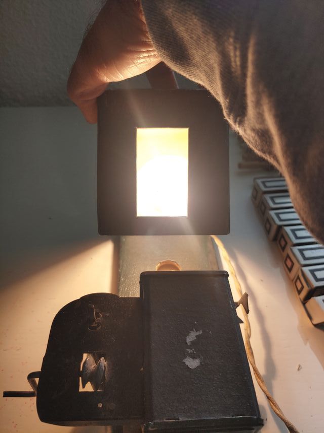 Proyector de películas antiguo Nic con peliculas.