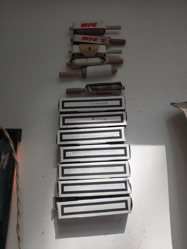 Proyector de películas antiguo Nic con peliculas.