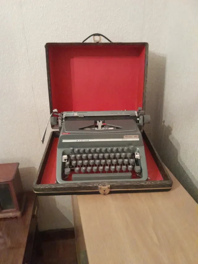 Máquina de escribir Andina Maleta Vintage