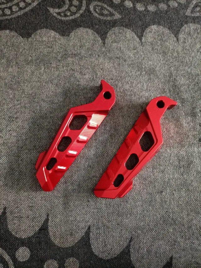 Estriberas Yamaha Rojas