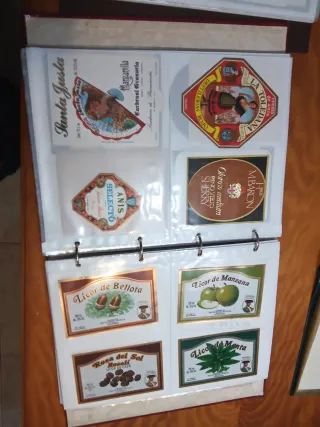 Collezione di etichette per vini e liquori