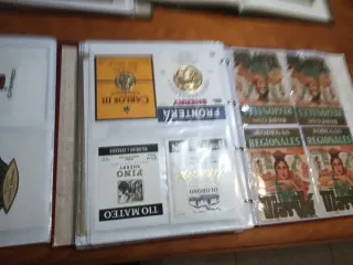 Collezione di etichette per vini e liquori