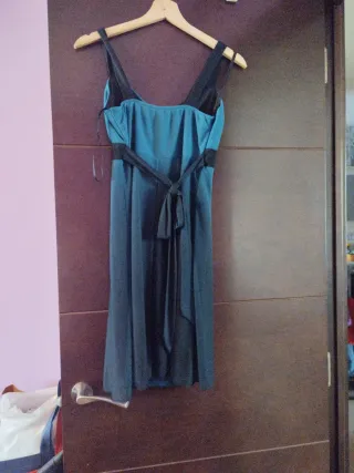 Vestido de fiesta azul y verde azulado