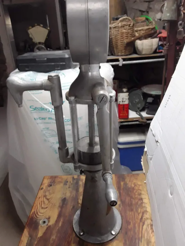 Antiguo dispensador de aceite