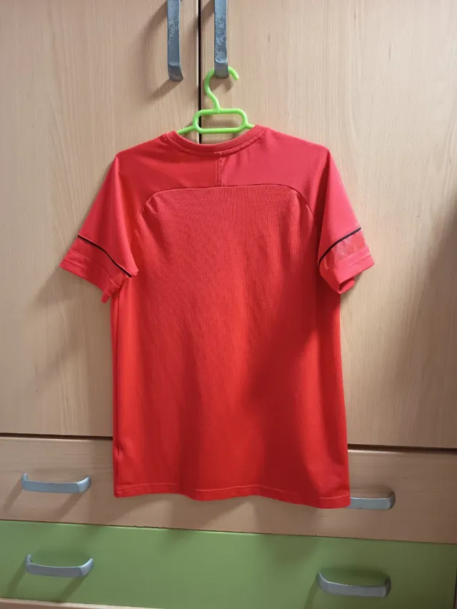 Camiseta deportiva Nike unisex roja