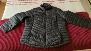 Cazadora acolchada negra mujer