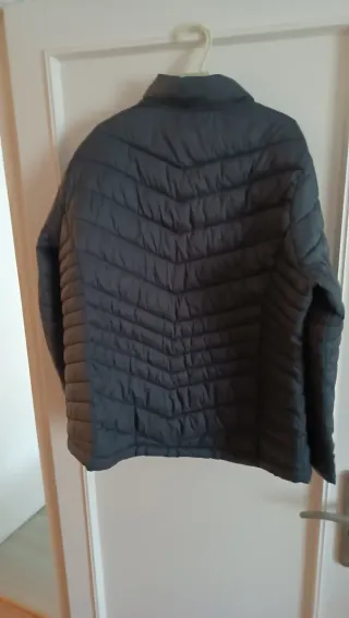 Cazadora acolchada negra mujer