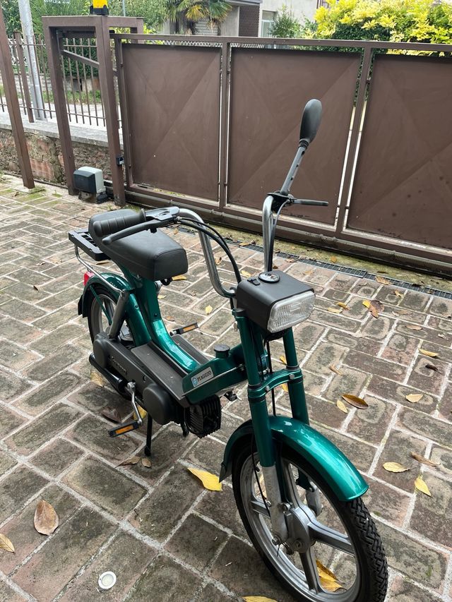 Piaggio Bravo 50 con libretto