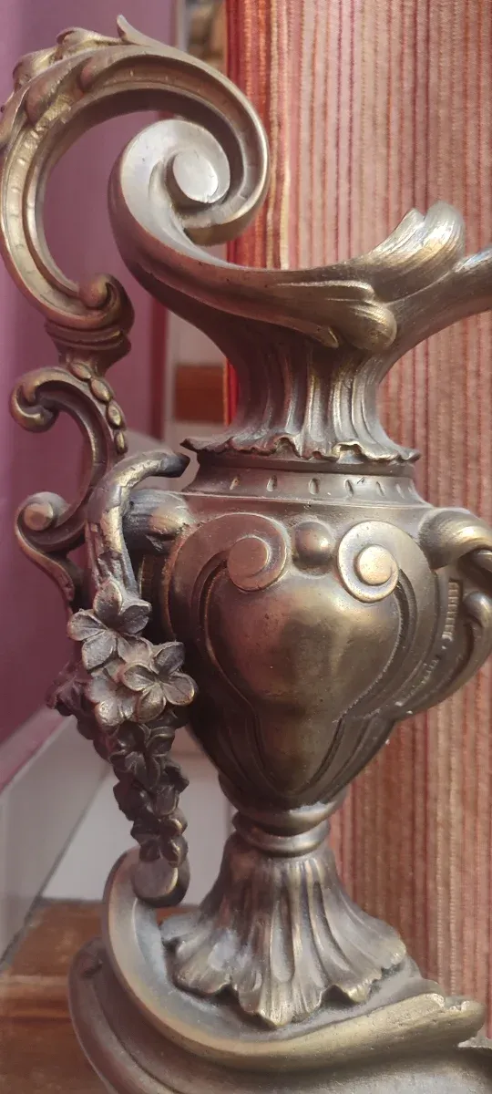 Antiguo guardachispas chimenea bronce frontal