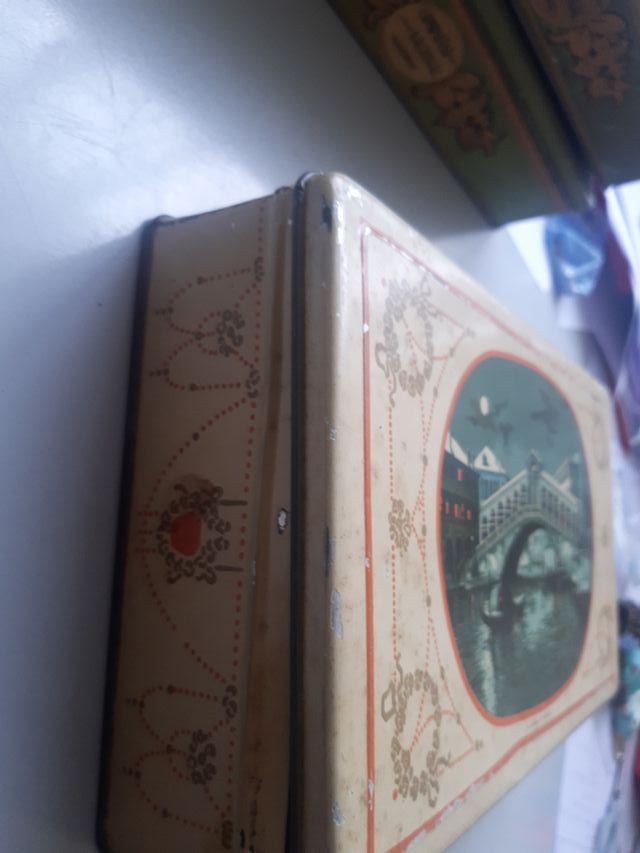 Caja antigua Compañía Nacional