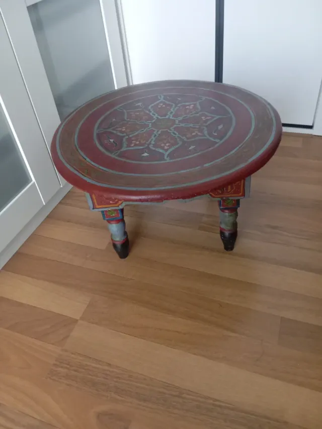 Mesa árabe de madera multicolor