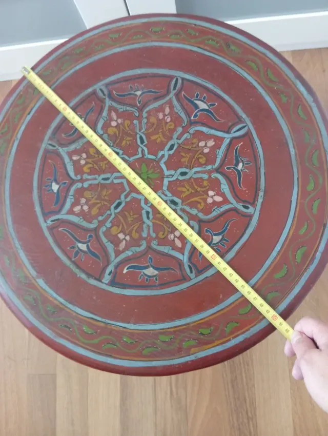 Mesa árabe de madera multicolor