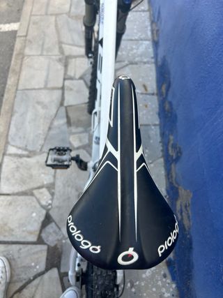 Bicicleta BH Blanca y Roja