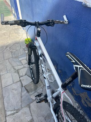 Bicicleta BH Blanca y Roja