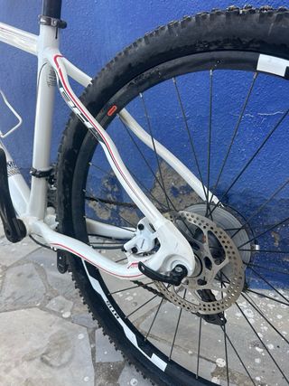 Bicicleta BH Blanca y Roja