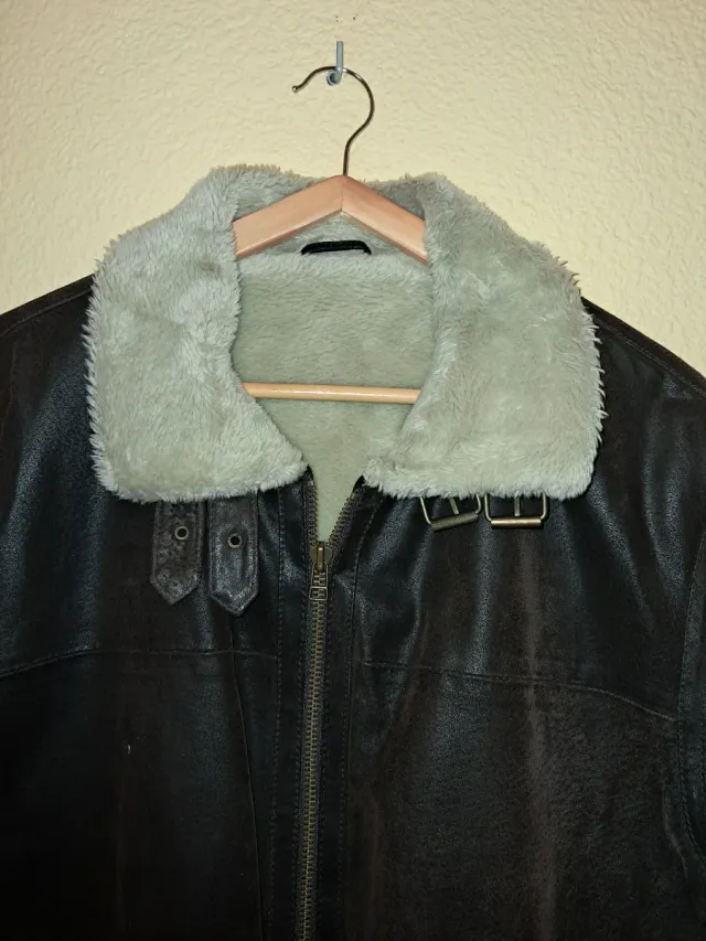 Chaqueta de cuero marrón