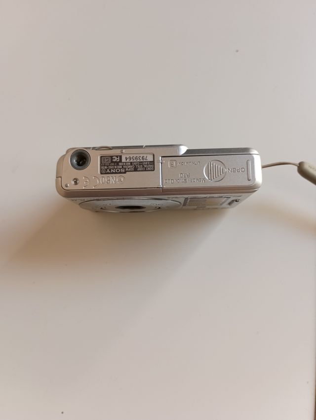 Cámara Sony Cyber-shot 6.0 MP