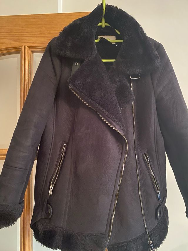 Chaqueta negra con borreguito