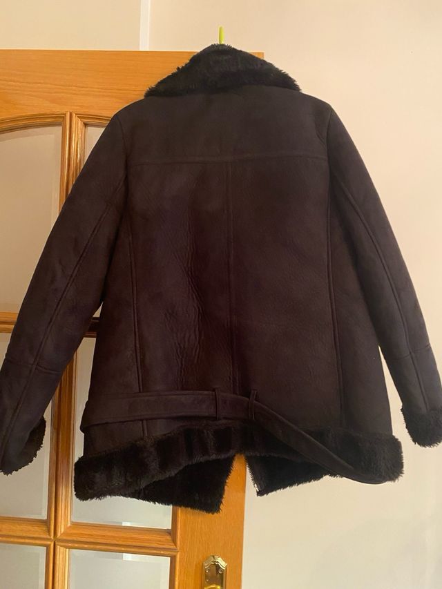 Chaqueta negra con borreguito