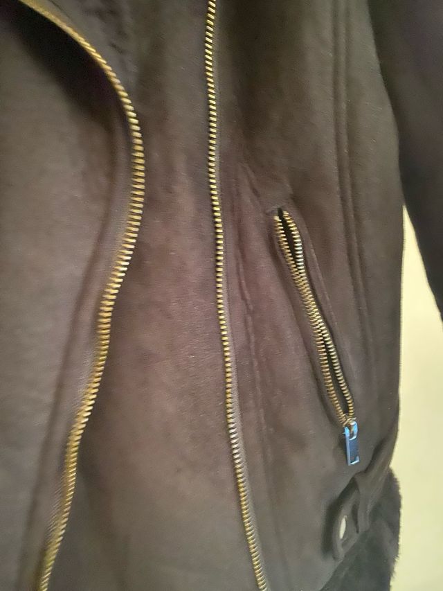 Chaqueta negra con borreguito