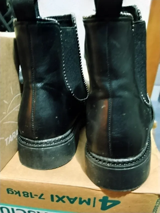 Stivaletti neri taglia 40