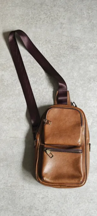 Mochila bandolera imitación piel