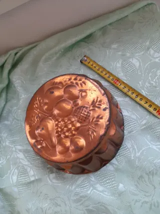 Formina in rame decorata con frutta