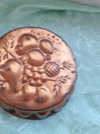 Formina in rame decorata con frutta