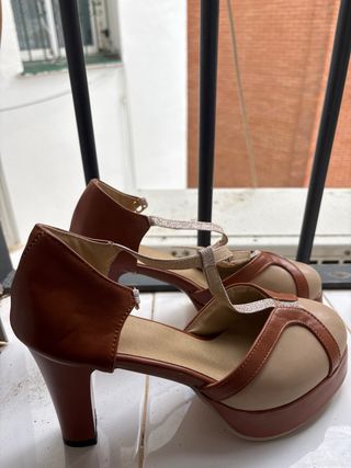 Zapato tacón plataforma beige y marrón T40
