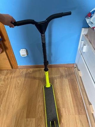 Patínete 2 ruedas amarillo fosforescente