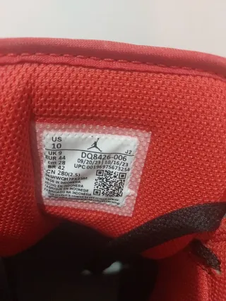 Zapatillas Jordan 1 Mid Gris Rojo. Solo un uso.