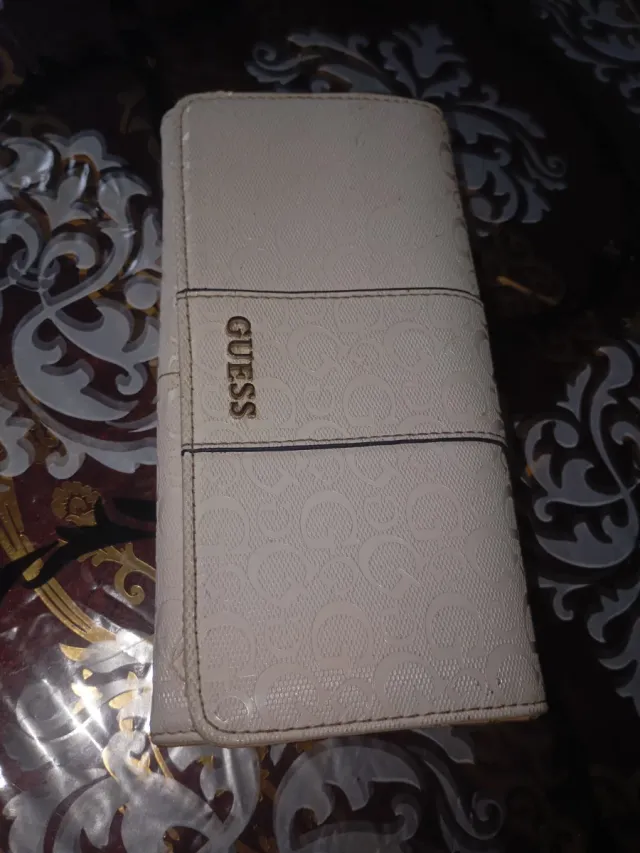Portafoglio Guess beige con logo GG