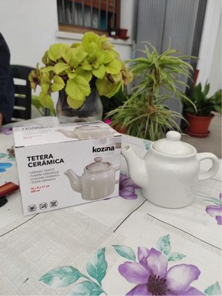 Tetera de cerámica blanca Kozina