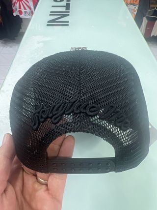 Gorra trucker Syna World negra
