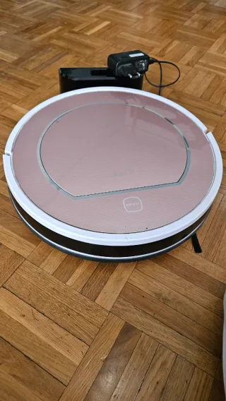 Robot aspirador ILIFE con cargador