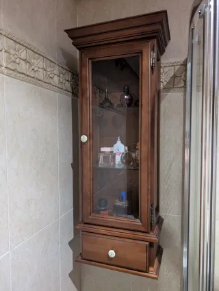 Armario madera baño clásico