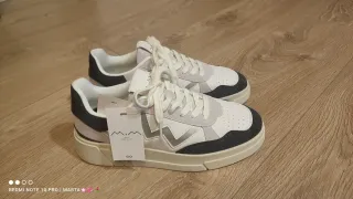 Zapatillas Mim grises y blancas