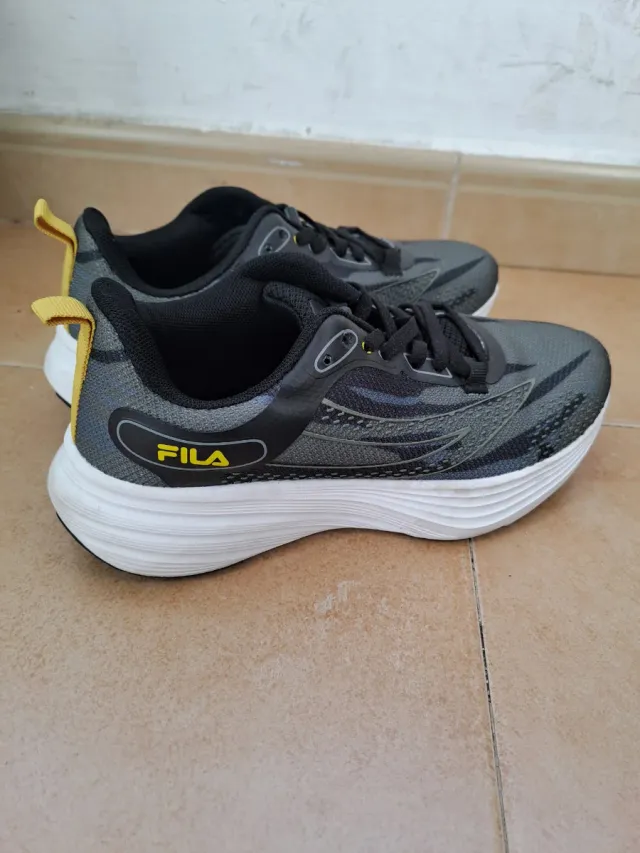 Zapatillas Fila niño gris y amarillo
